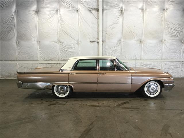 1961 Ford Galaxie 4DR Town Sedan