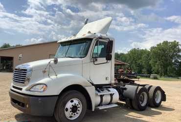 2006 Freightliner Columbia Day Cab