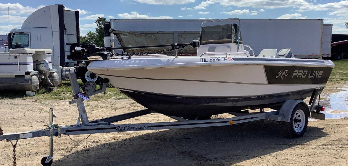 1993 Proline 170 Center Console Boat