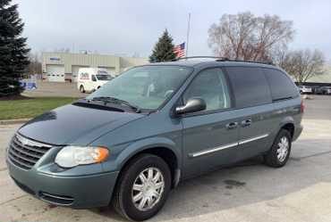 2006 Chrysler Town & Country Touring Sports Van