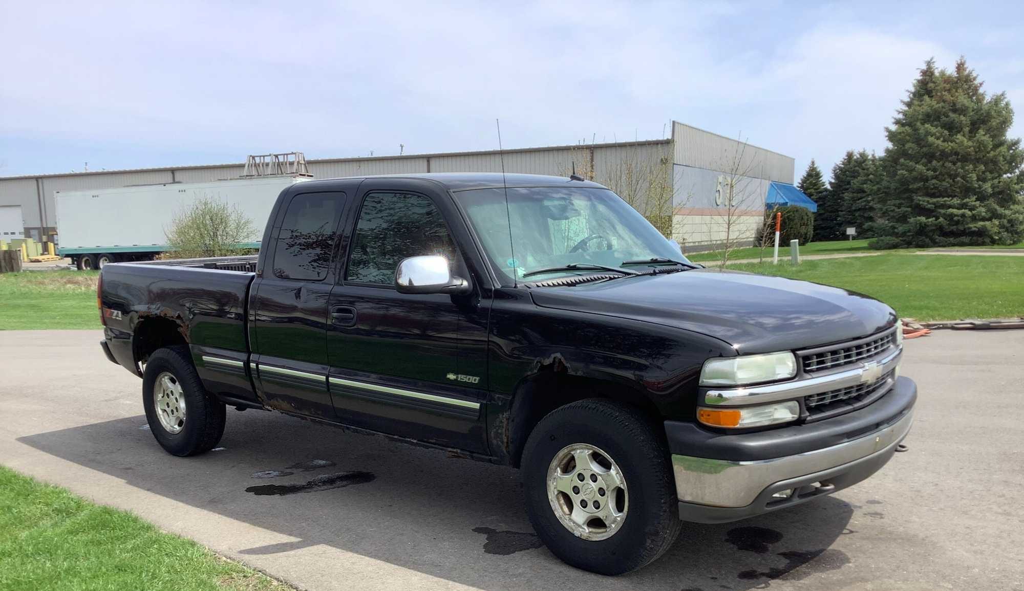 2002 Chevrolet Silverado 1500 Extended Cab 4WD Pickup - Repo Finder