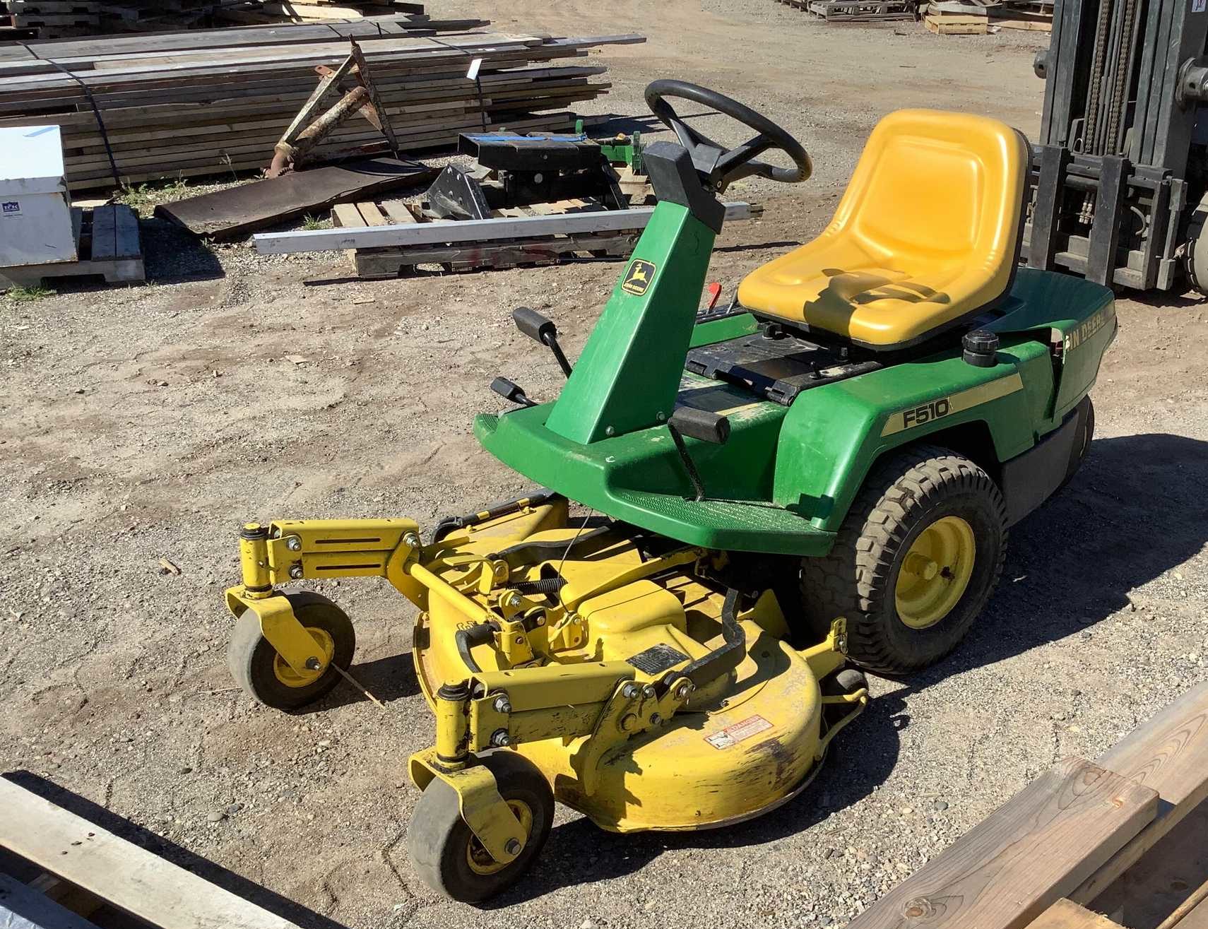 John Deere F510 riding lawn mower