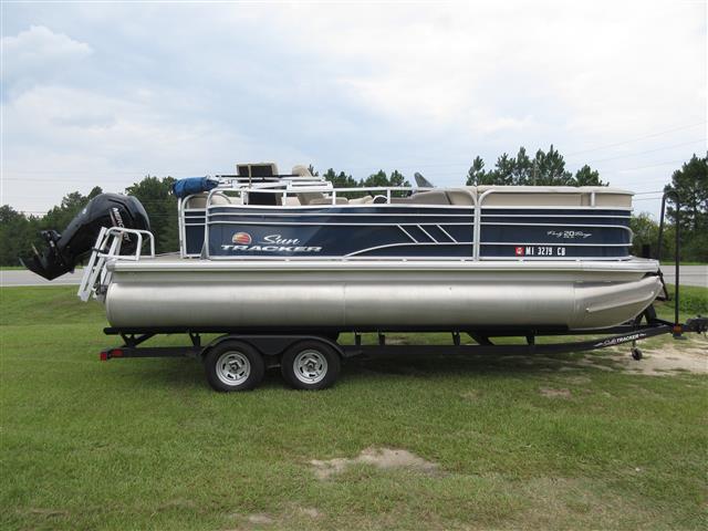 2021 Sun Tracker Party Barge 20 DLX