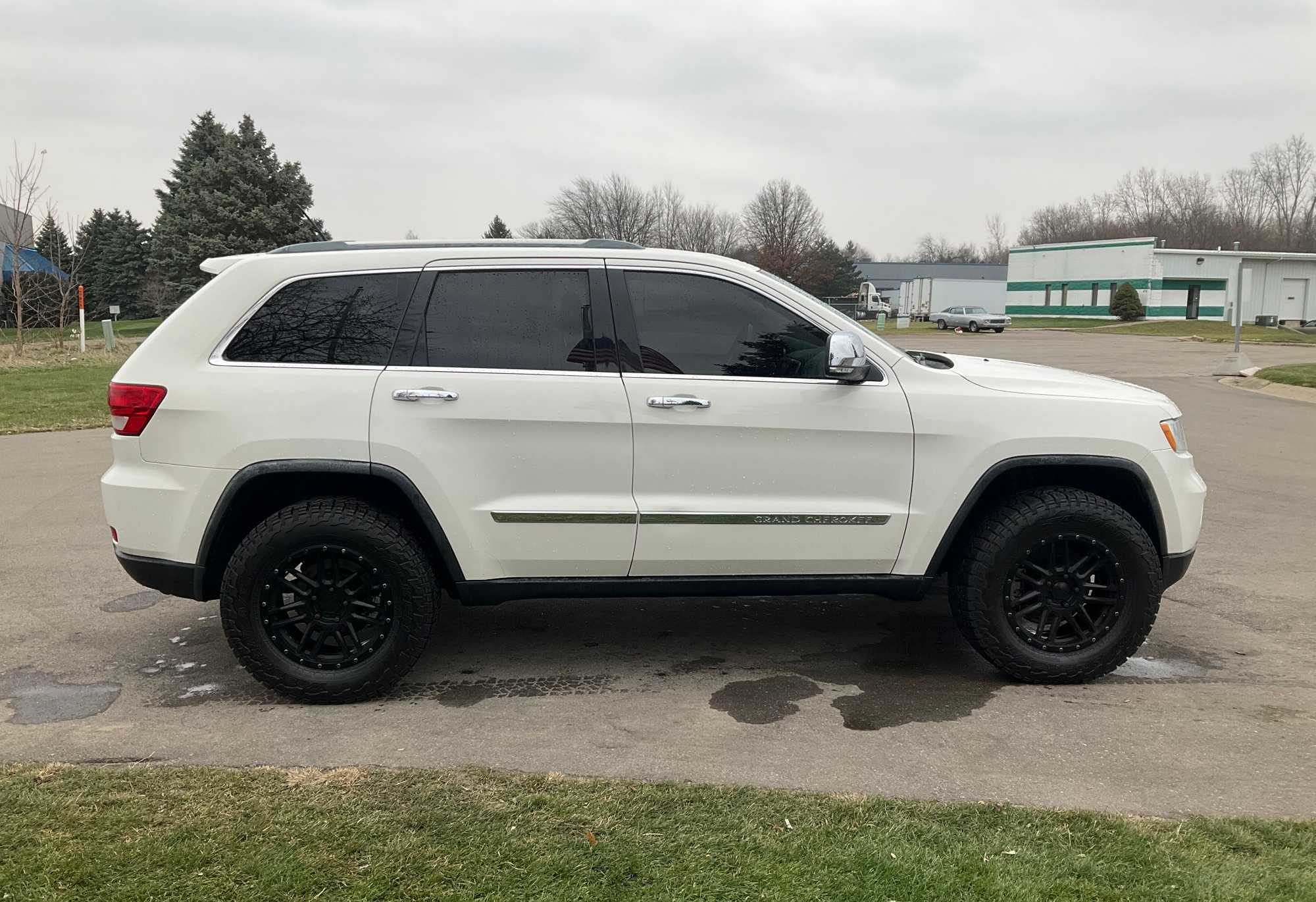 2011 Jeep Grand Cherokee Limited 4WD 4 Door SUV - Repo Finder