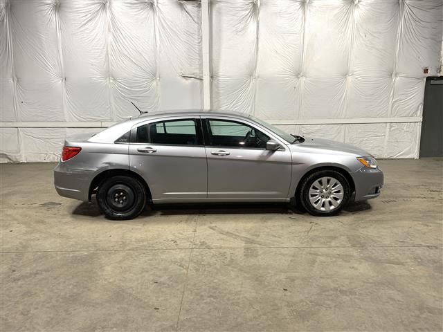 2013 Chrysler 200 LX