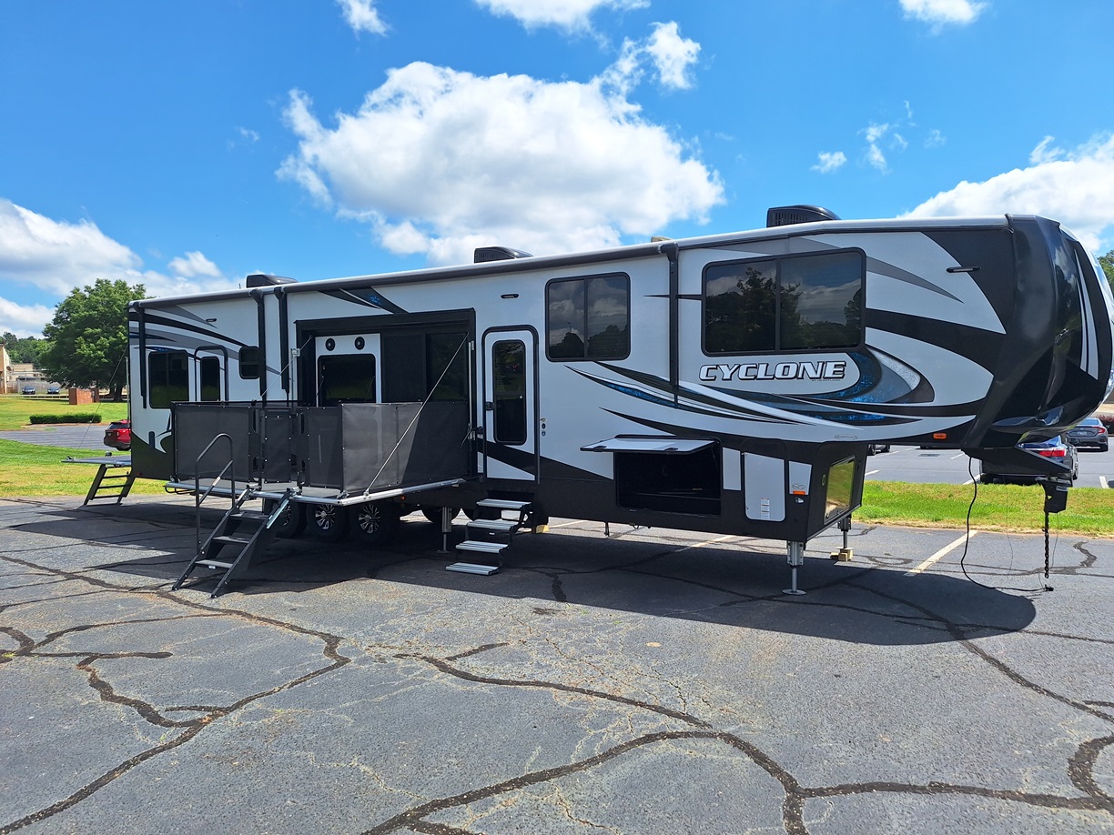 2017 Heartland RVs Cyclone 5th Wheel Toy Hauler M-4200 - 44' - Repo Finder