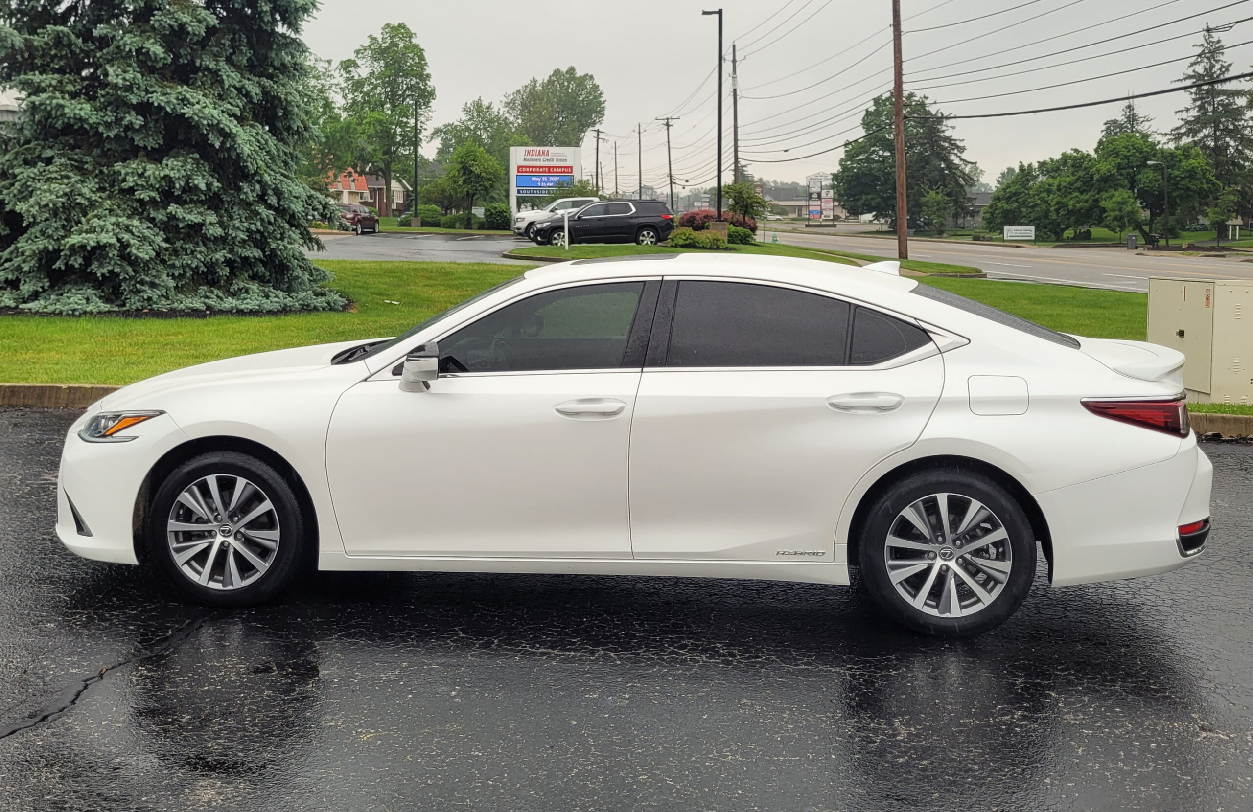 2019 Lexus ES 300H 4DR