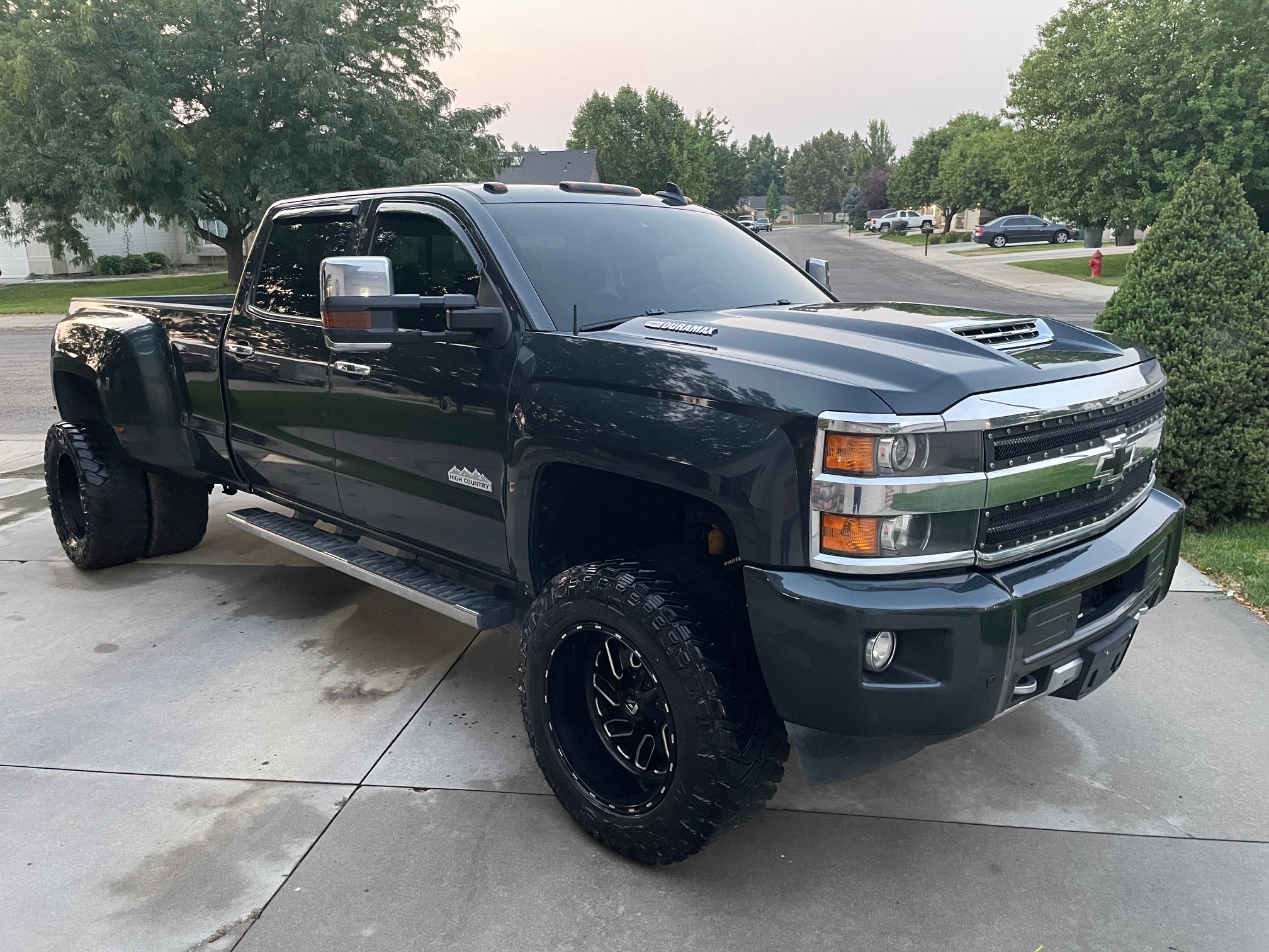 2018 Chevrolet Silverado 3500 Crew Cab High Country 4×4 Diesel Pickup