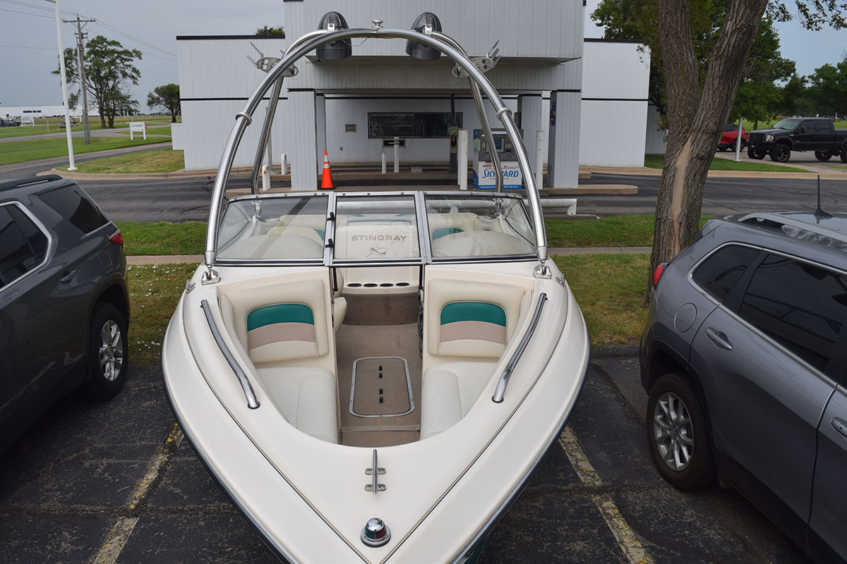 1998 STINGRAY BOAT