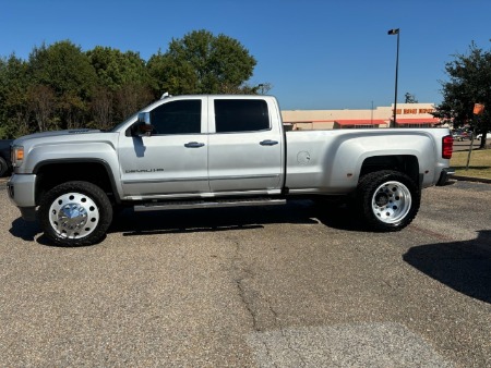 2019 GMC Sierra 3500 HD Denali 4WD 6.6L V8 