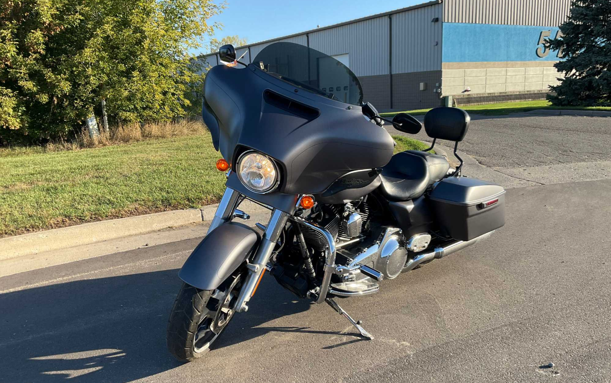 2016 Harley-Davidson FLHS Street Glide Motorcycle