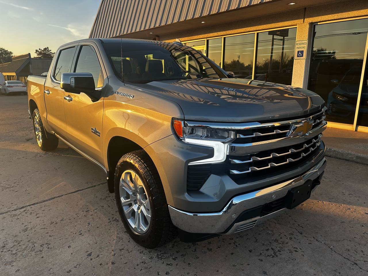 2023 Chevrolet Silverado 1500 4WD Crew Cab 147″ LTZ